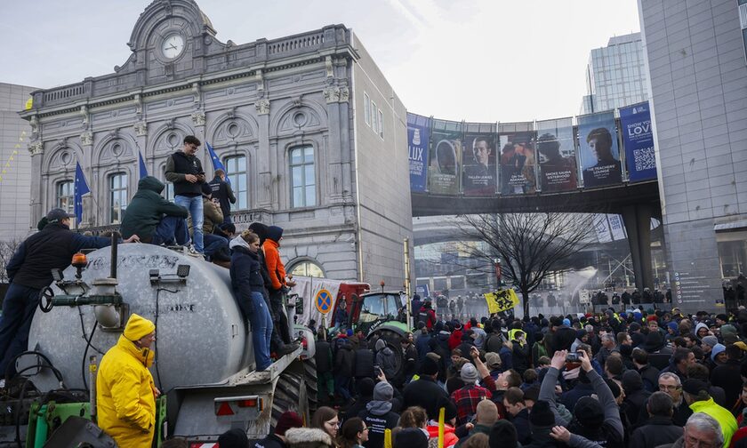 Αγρότες διαδηλώνουν στις Βρυξέλλες