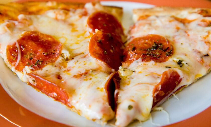 Λαχταριστή πίτσα ομελέτα με τορτίγιες στο τηγάνι