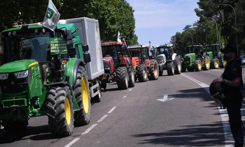 Ισπανία: Συνεχίζουν τις κινητοποιήσεις οι αγρότες - «Θα σταματήσουμε όταν έχουμε συγκεκριμένα μέτρα»