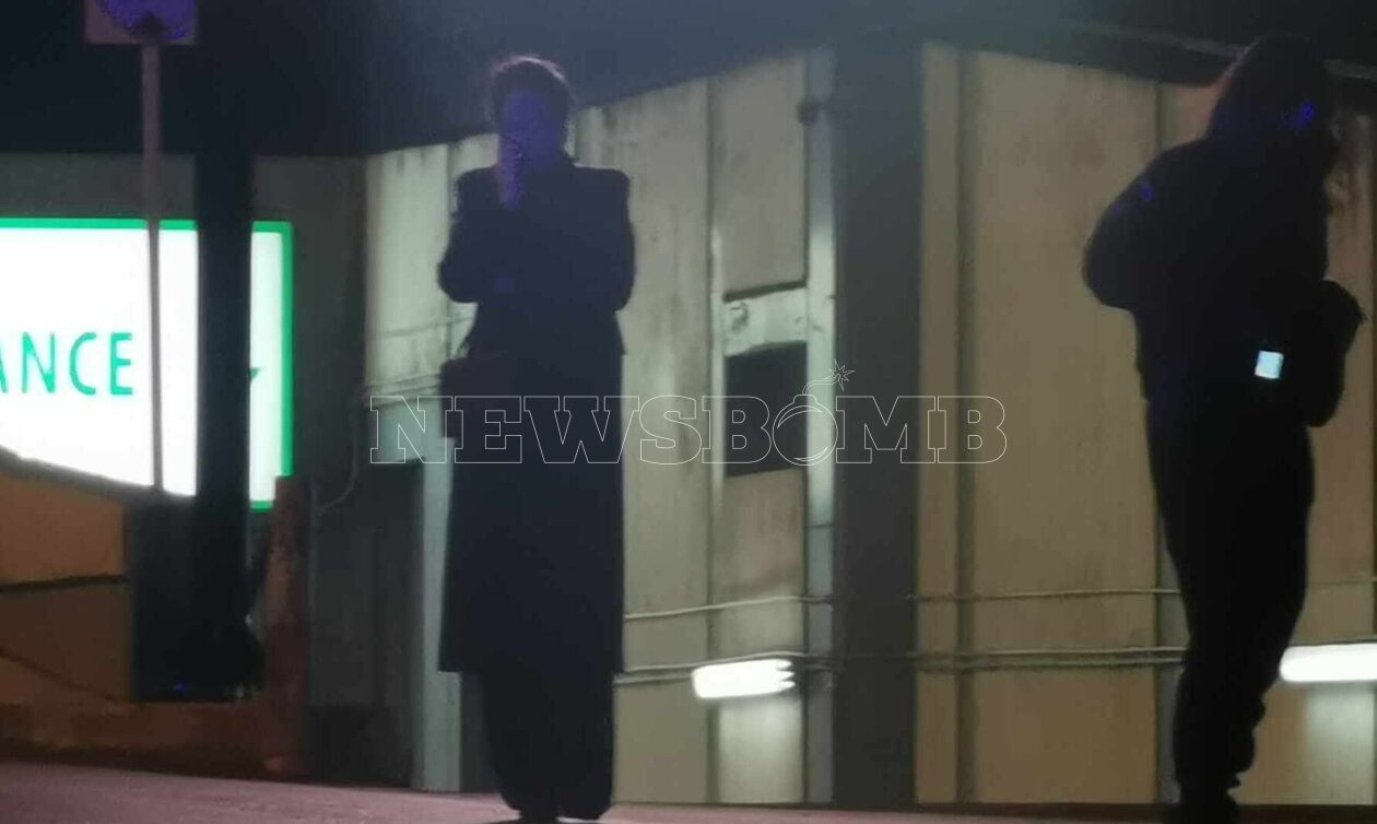 Η υπουργός Εργασίας Δόμνα Μιχαηλίδου μετέβη στο σημείο όπου εξερράγη η βόμβα στη Σταδίου