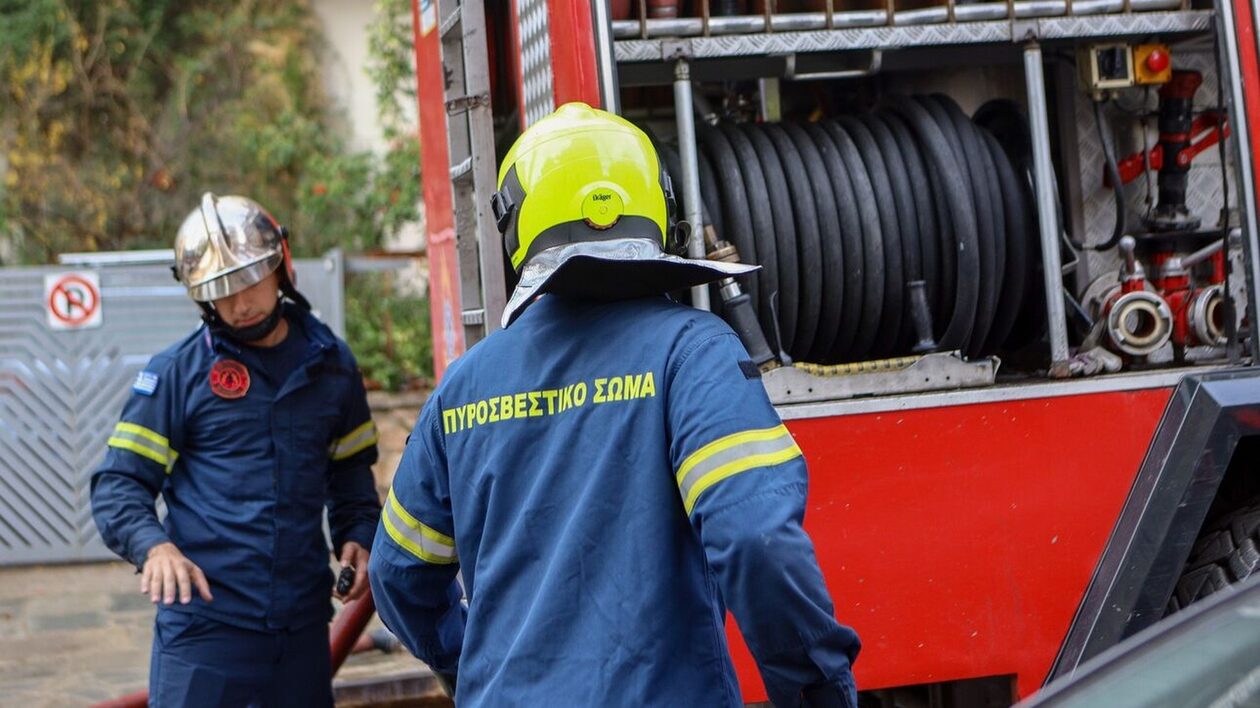 Φωτιά σε σπίτι στο Αγρίνιο – Μεγάλη κινητοποίηση της Πυροσβεστικής