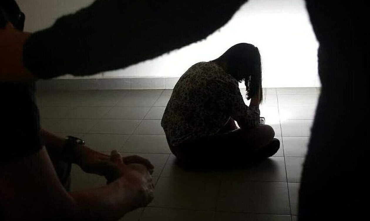 Φρίκη στο Κερατσίνι: 78χρονος βίαζε ανήλικη από το 2017