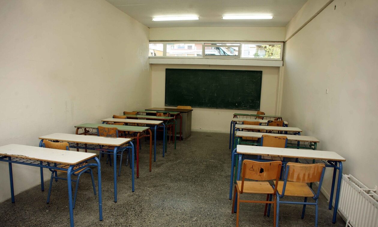 Καλύβια: Πατέρας εισέβαλε σε σχολική τάξη και επιτέθηκε σε καθηγήτρια