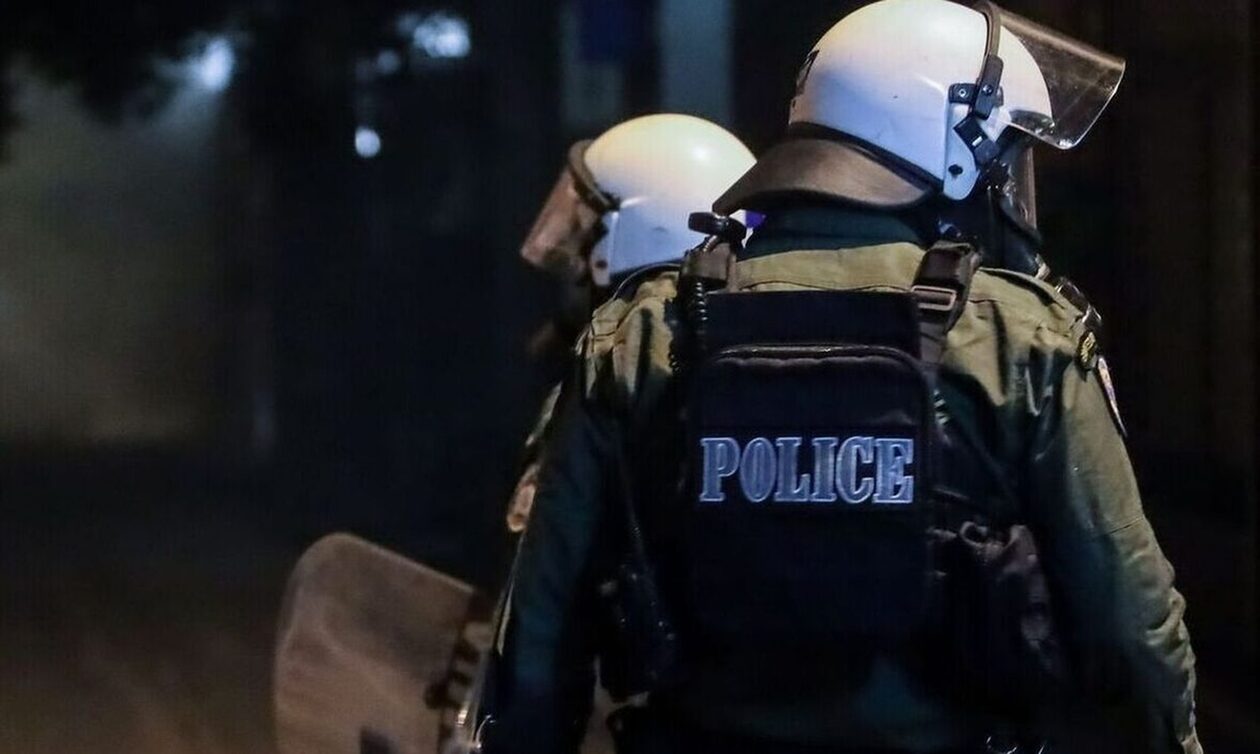 Θεσσαλονίκη: Άγνωστοι πέταξαν μολότοφ σε διμοιρία των ΜΑΤ απέναντι από το ΑΠΘ