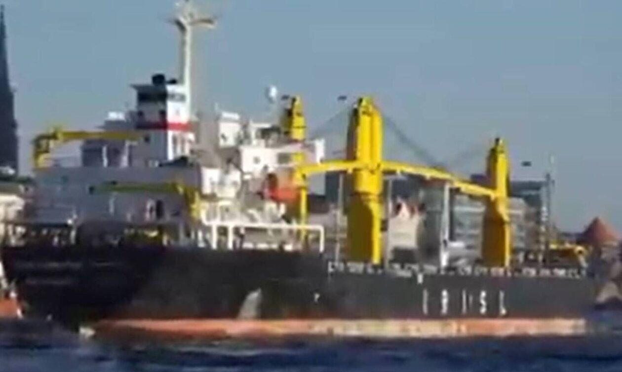Το Ιράν απειλεί με αντίποινα τις ΗΠΑ αν χτυπηθούν δύο φορτηγά πλοία