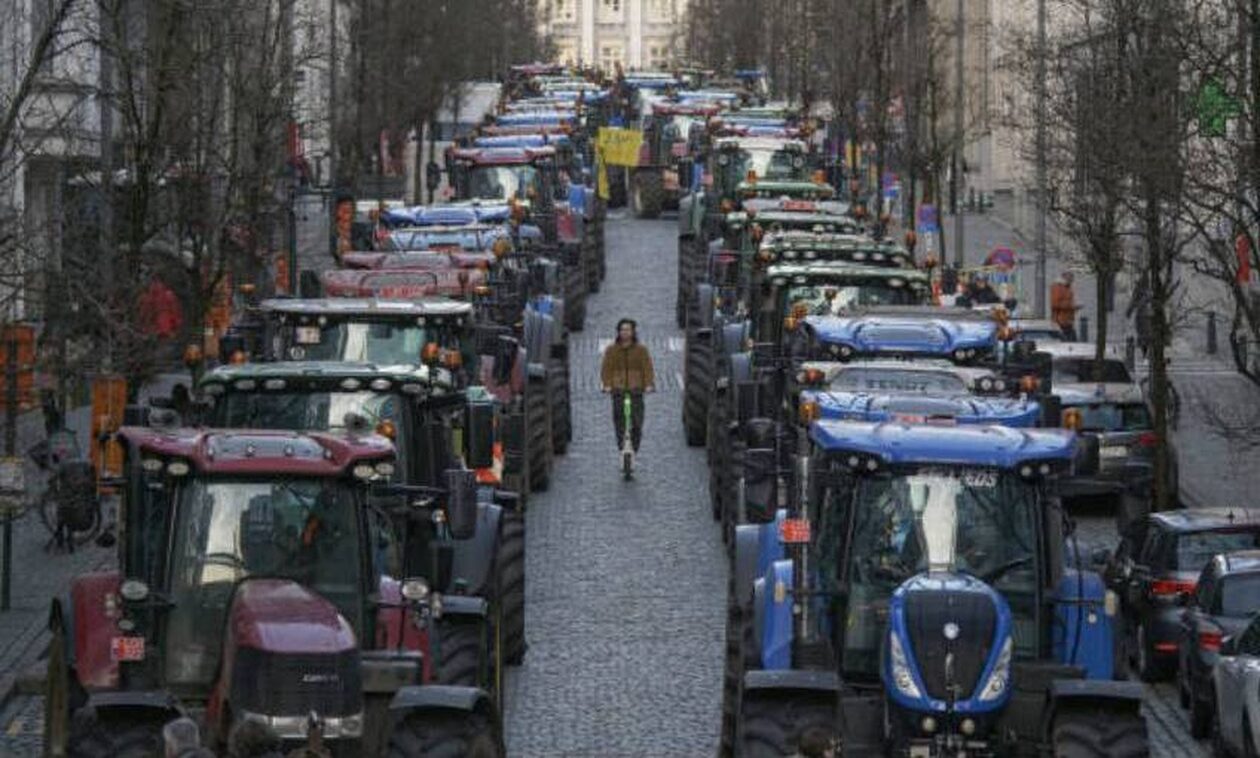 Βέλγιο: Αγανακτισμένοι αγρότες απέκλεισαν τα σύνορα με την Ολλανδία κοντά στο Μάαστριχτ