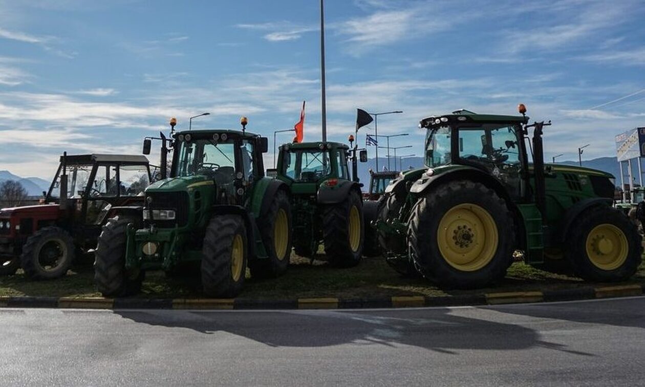 Συνεχίζουν τις κινητοποιήσεις τους οι αγρότες στην Κρήτη - Στήνουν μπλόκο στην εθνική