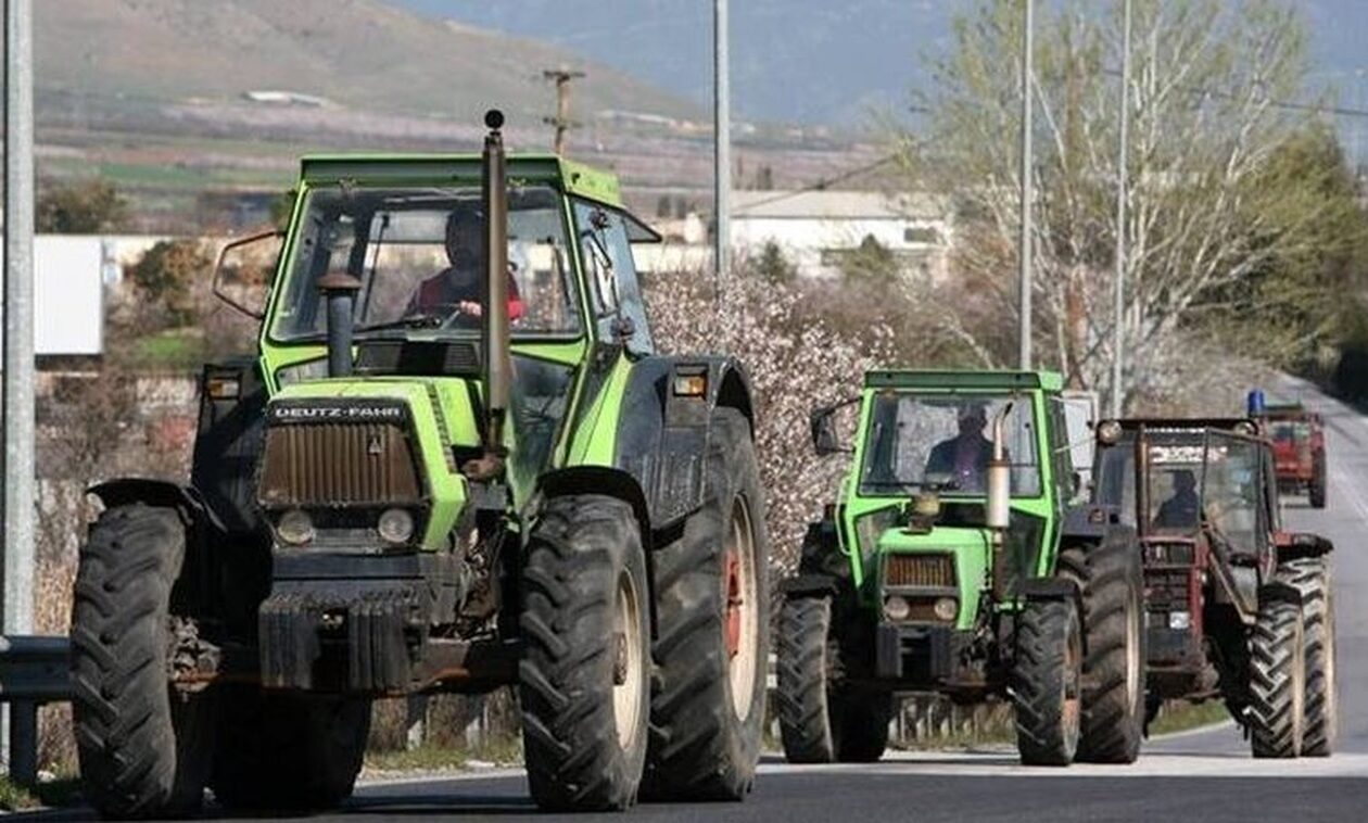 Κρήτη: Εντείνουν τις κινητοποιήσεις τους οι αγρότες – Στήνουν μπλόκα σε Πεζά και Μεγάλα Χωράφια