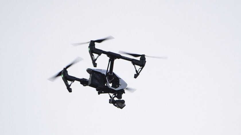 Η ΕΛΑΣ «επιστρατεύει» και drones για τον έλεγχο της κυκλοφορίας στους δρόμους της Αττικής – Βίντεο