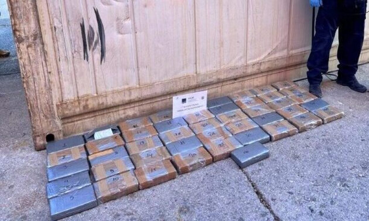 ΑΑΔΕ: Βρέθηκε φορτίο – «μαμούθ» με κοκαΐνη αξίας 2,8 εκατ. ευρώ σε container με μπανάνες