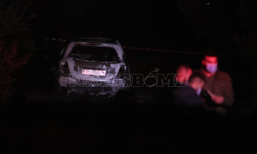 Δολοφονία στη Μάνδρα: Η στιγμή που φλέγεται το αυτοκίνητο του Χρήστου Γιαλιά (vid)
