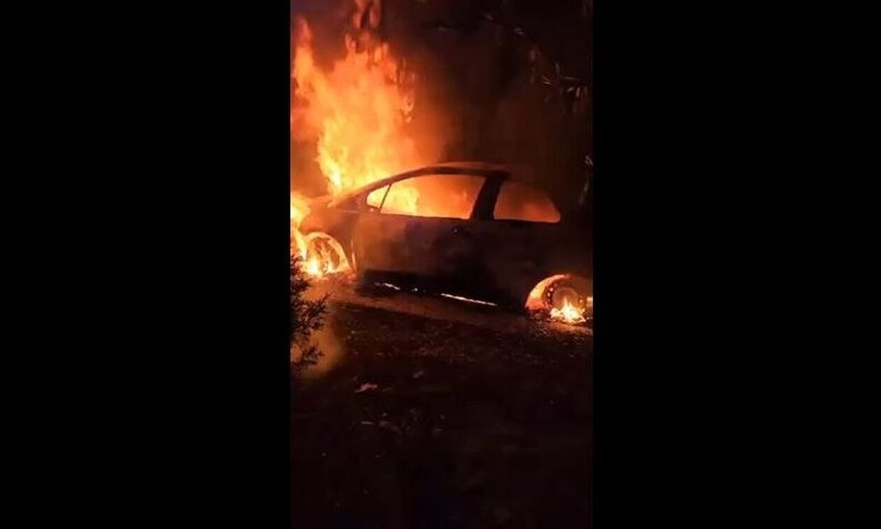 Μάνδρα: Βίντεο ντοκουμέντο με το φλεγόμενο αυτοκίνητο του Χρήστου Γιαλιά που δολοφονήθηκε