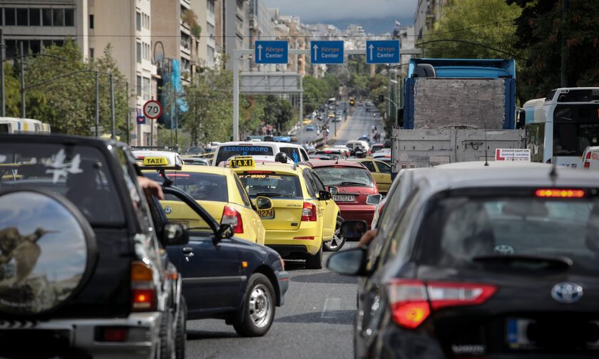 Κίνηση τώρα: Κλειστοί δρόμοι στο κέντρο της Αθήνας - Σύγκρουση οχημάτων σε Κηφισό και Κηφισίας