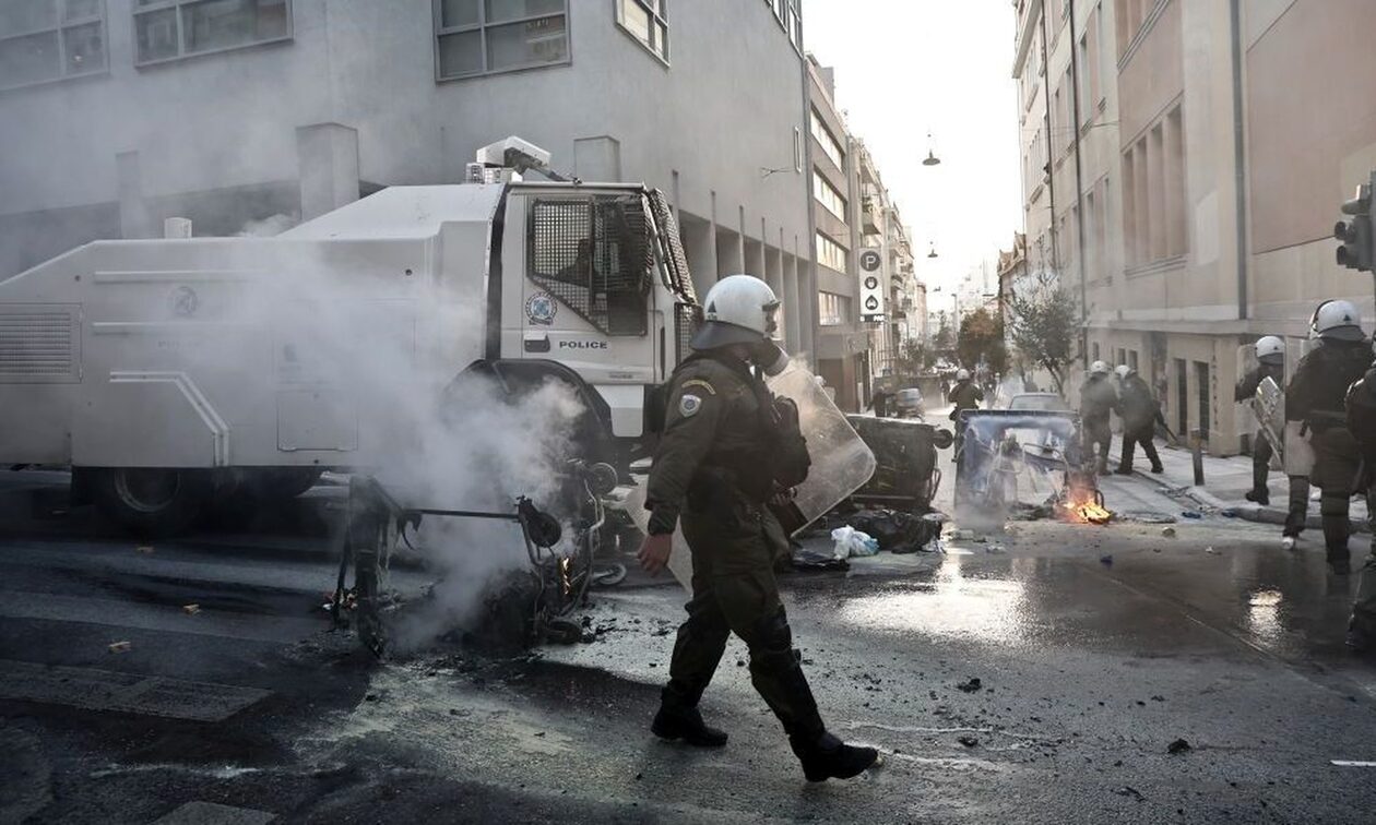 Τραυματίστηκε αστυνομικός στα επεισόδια στο κέντρο της Αθήνας - Τρεις προσαγωγές