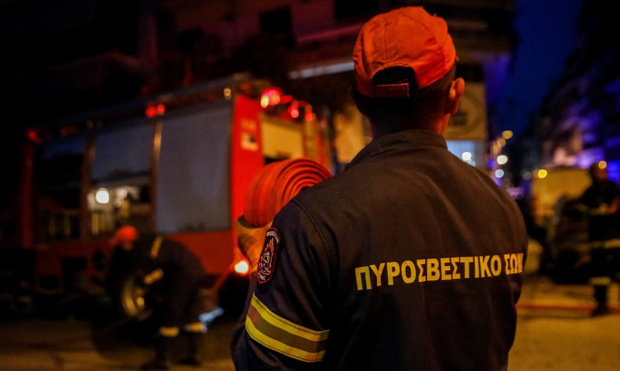 Φωτιά σε κτήριο στο Μοσχάτο: Ισχυρή κινητοποίηση της Πυροσβεστικής