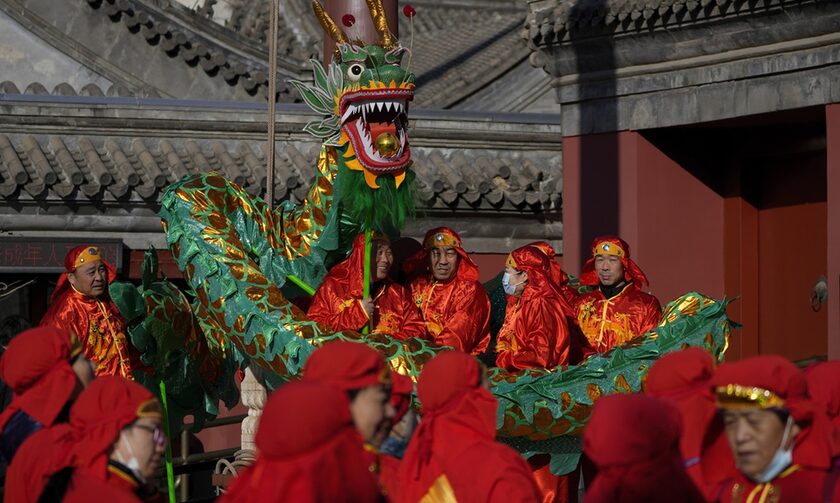 Oι Κινέζοι γιορτάζουν την Πρωτοχρονιά τους