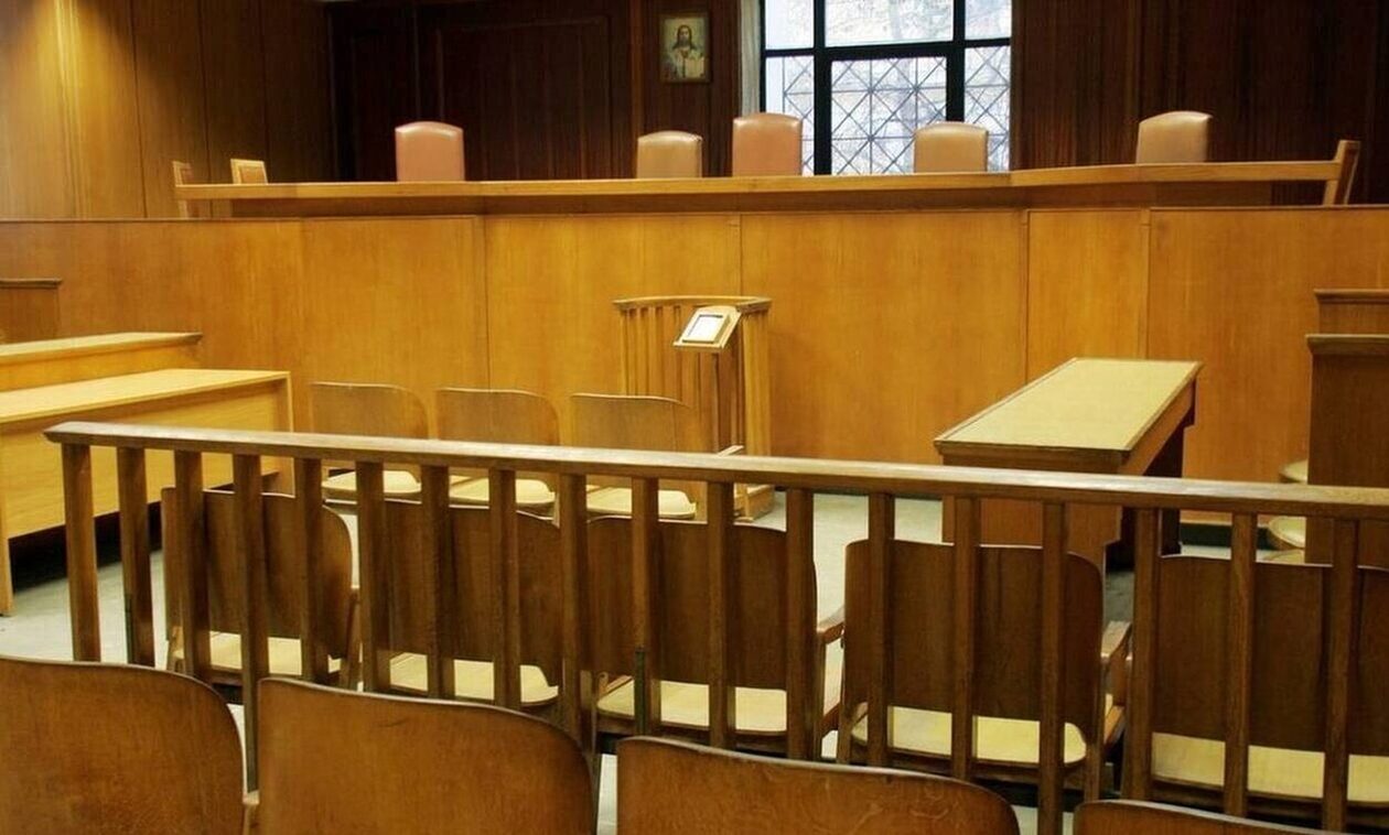 Λάρισα: Φυλάκιση σε 54χρονο που θώπευσε την εγγονή του – «Αυτή με προκάλεσε» είπε στο δικαστήριο