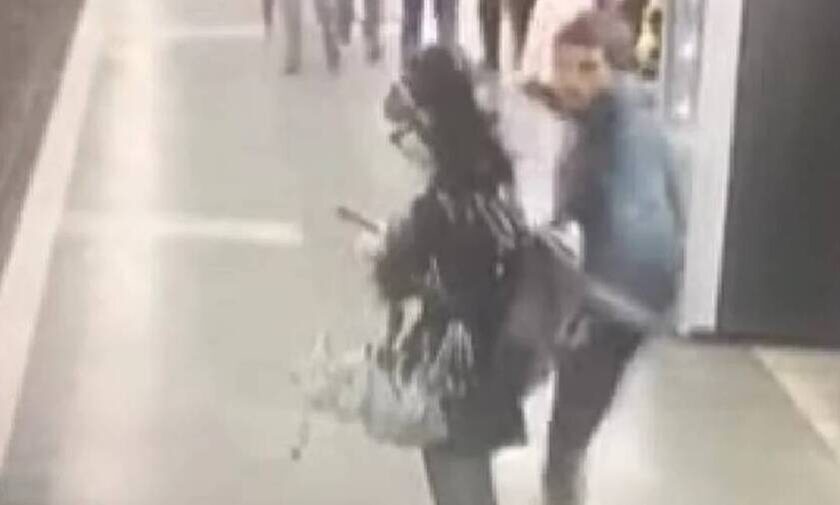 Τρόμος στην Ισπανία: Άντρας επιτέθηκε σε γυναίκες σε σταθμό του μετρό της Βαρκελώνης (vid)