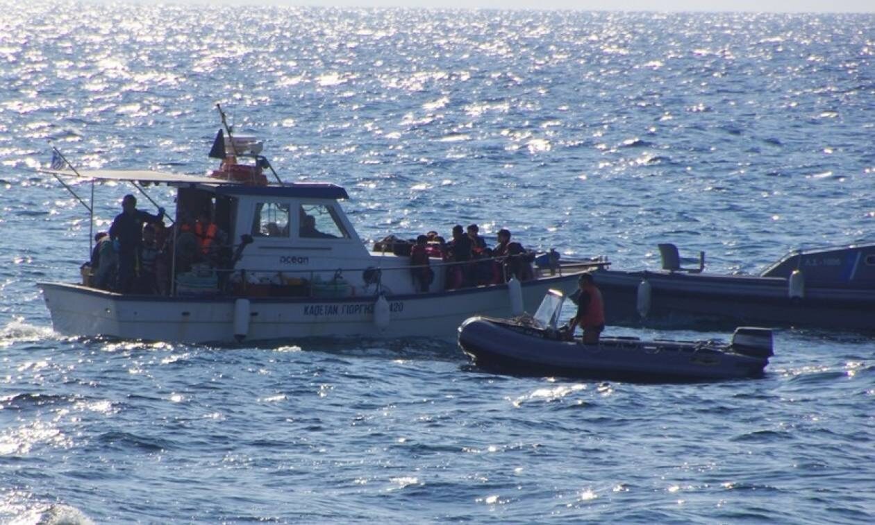 Κρήτη: Εντοπίστηκε πλοιάριο με 60 μετανάστες