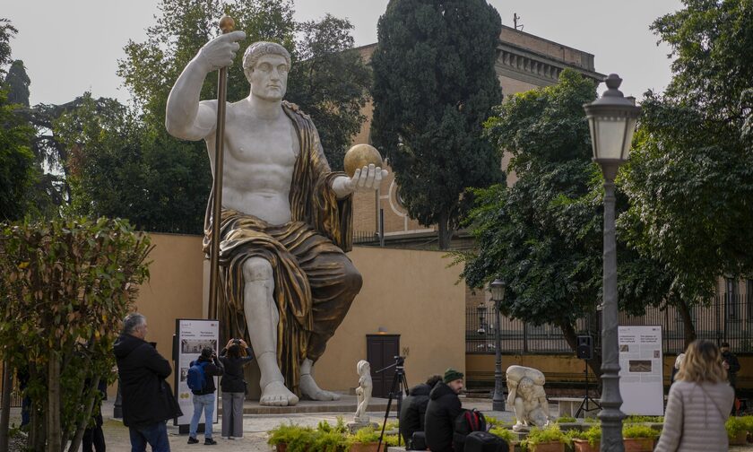 To άγαλμα του Μεγάλου Κωνσταντίνου