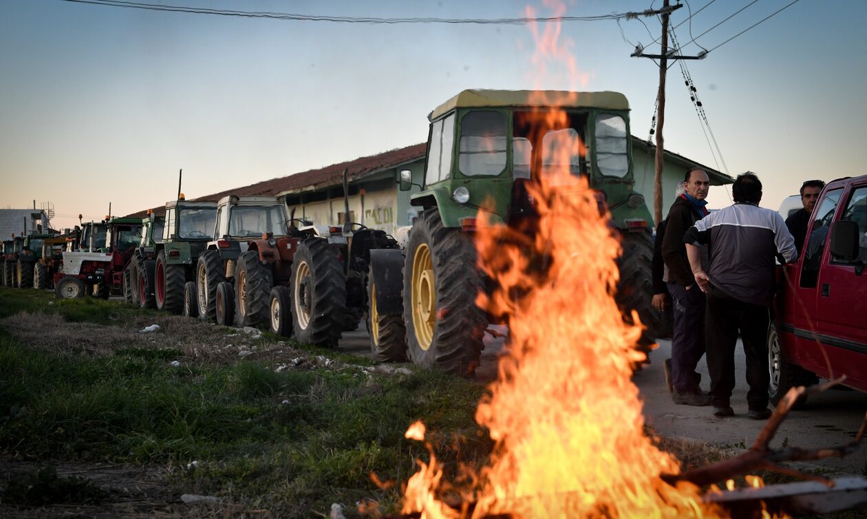 Αγρότες: Πρόσκληση για συνάντηση στο Μαξίμου με «κόκκινες γραμμές» - Σκληραίνει το μπρα ντε φερ