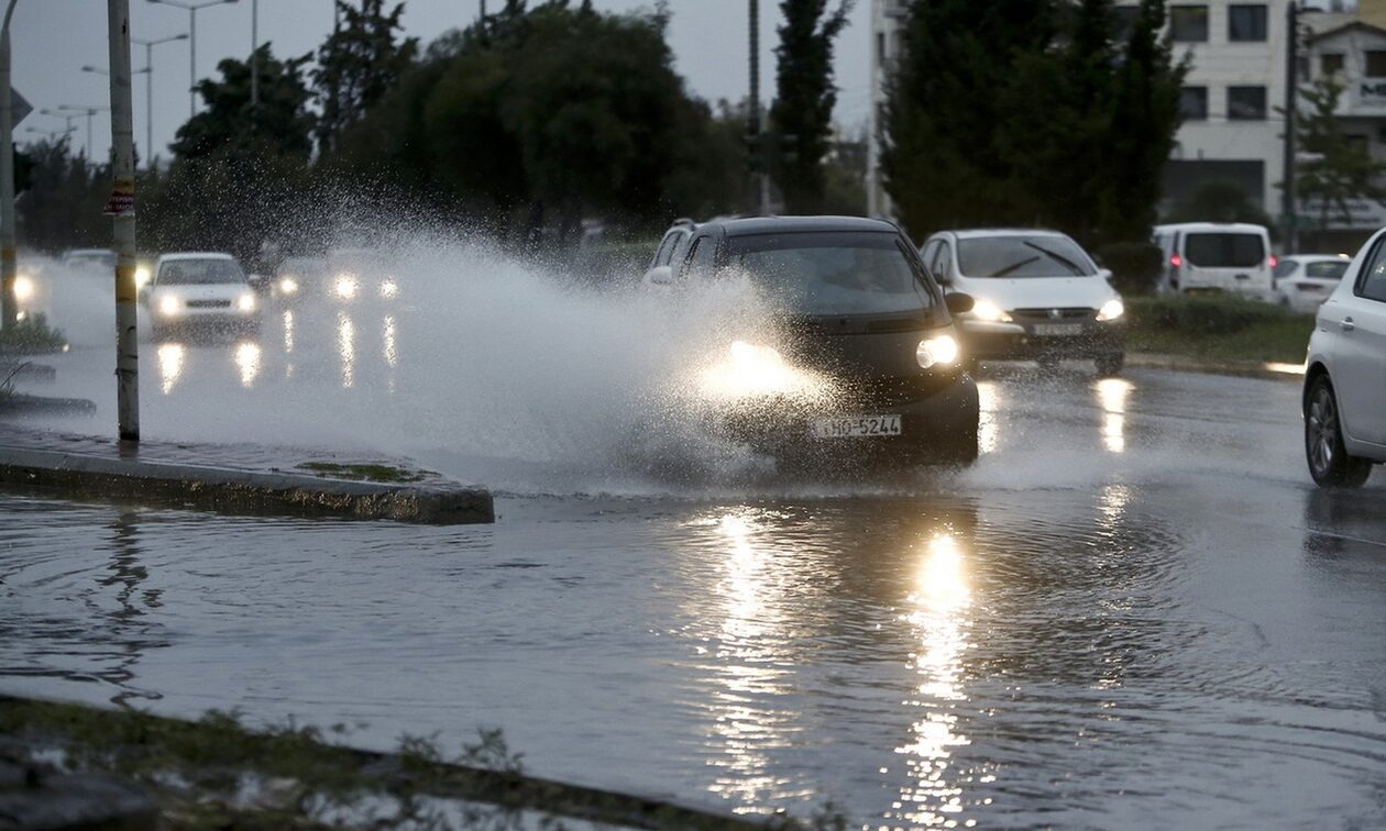 Κακοκαιρία: Κρίσιμες οι επόμενες ώρες – Κίνδυνος για πλημμύρες – Πότε θα υποχωρήσουν τα φαινόμενα