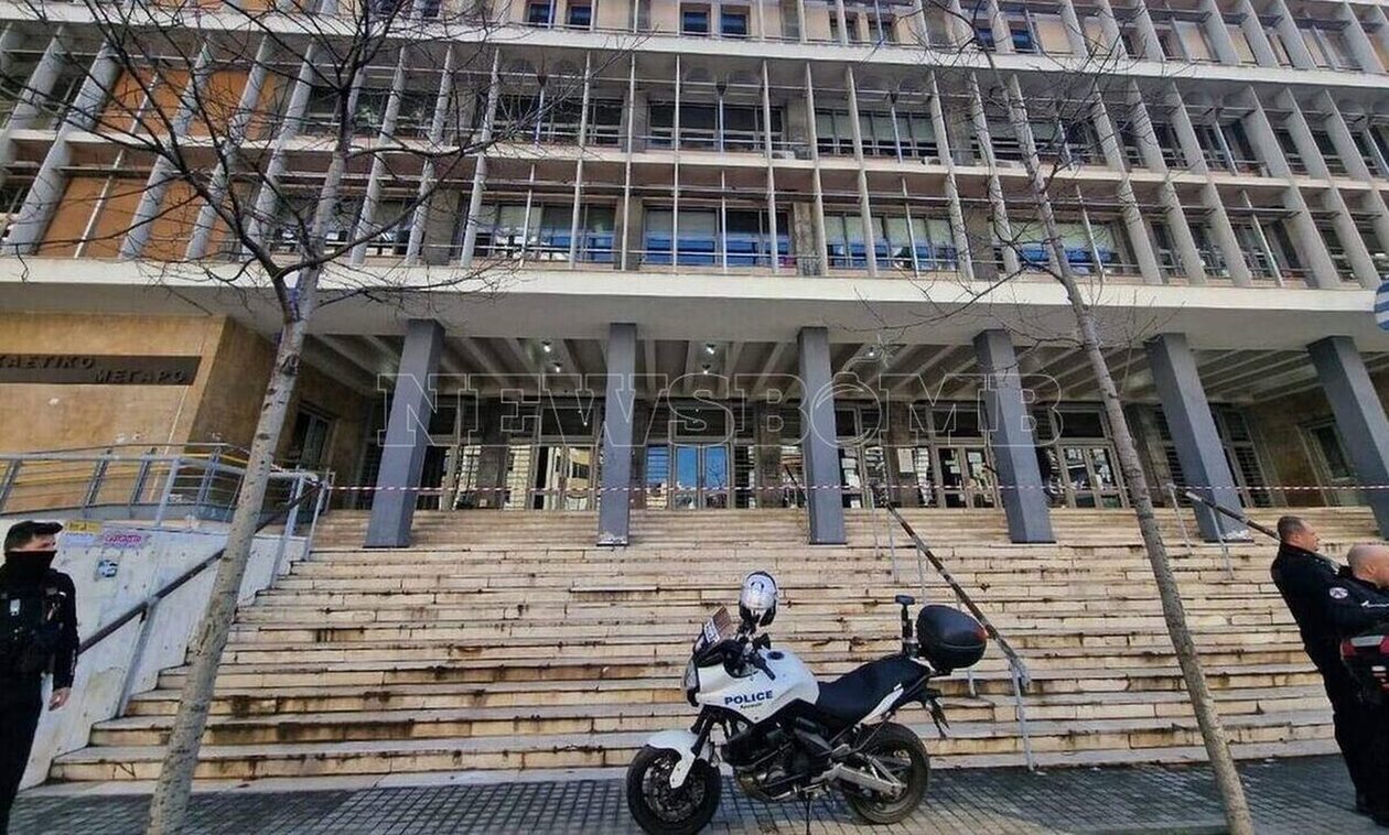 Συναγερμός μετά την βόμβα στα δικαστήρια Θεσσαλονίκης: Για «κενό ασφαλείας» κάνει λόγο ο Φλωρίδης