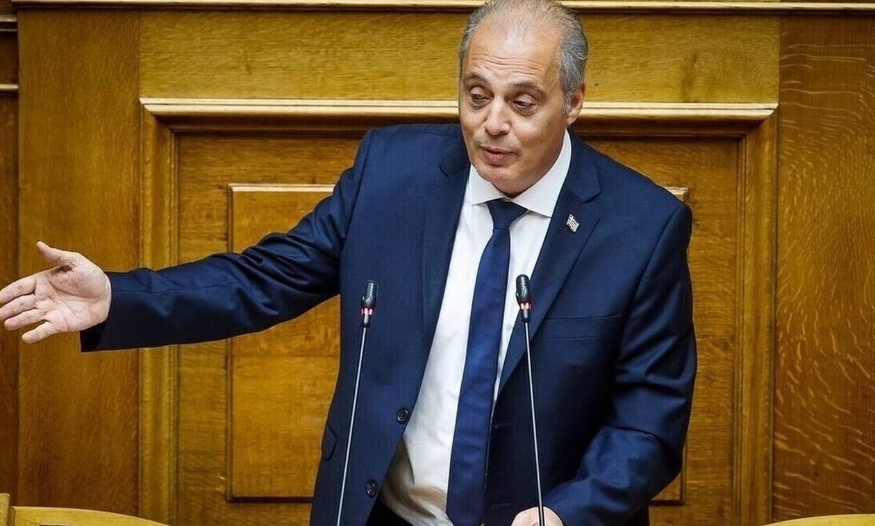 Βελόπουλος: Να δηλώσουν επισήμως όλοι οι βουλευτές αν είναι ομοφυλόφιλοι ή όχι