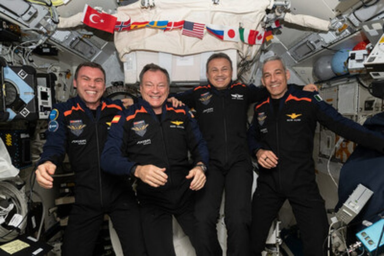 Αστροναύτες προσθαλασσώθηκαν στον πλανήτη μας μετά από εμπορική αποστολή στον ISS