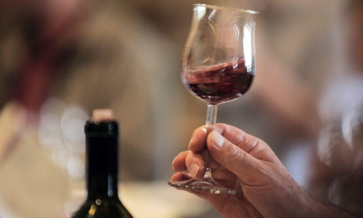 O πληθωρισμός «χτυπά» το γαλλικό κρασί – Μειώθηκαν οι εξαγωγές