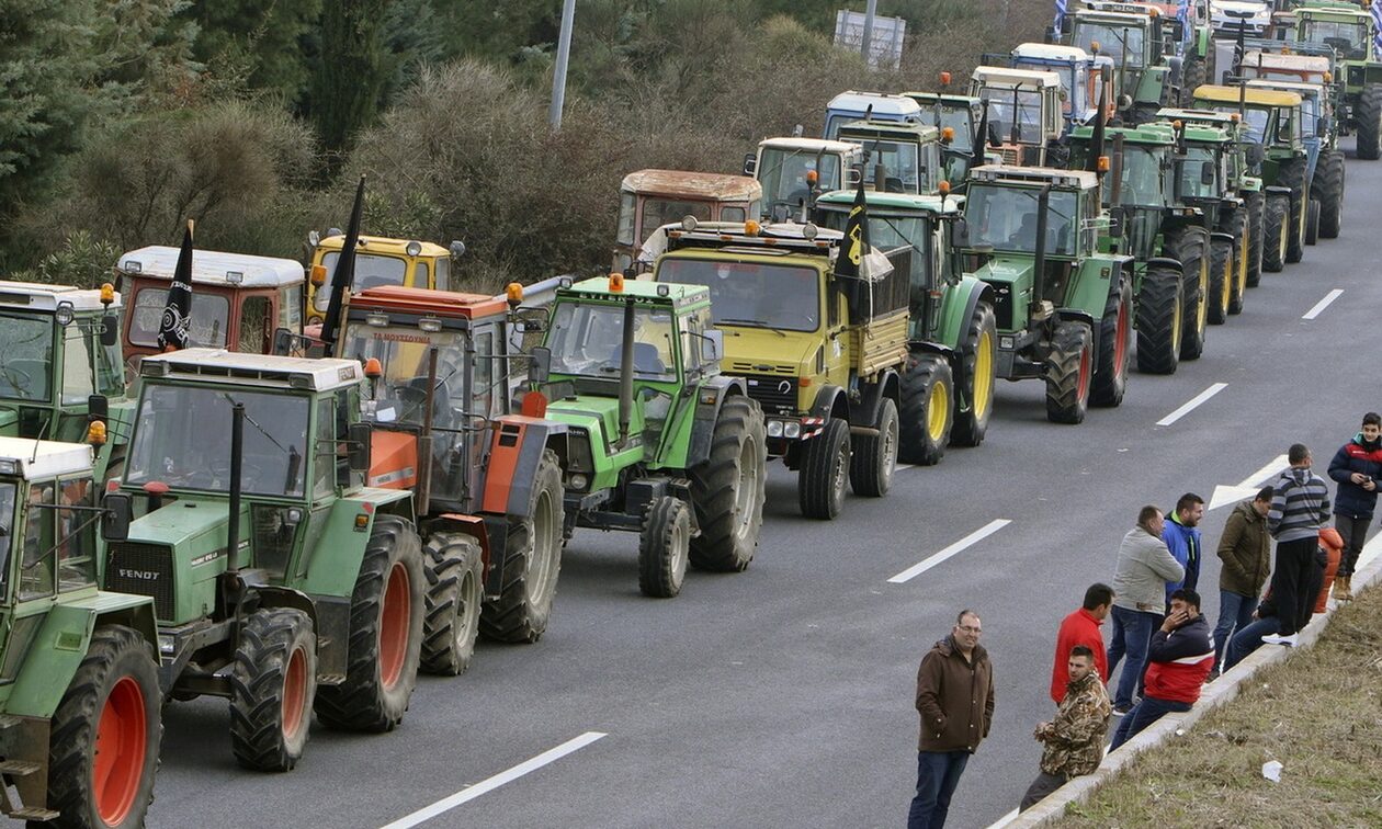 Ανικανοποίητοι οι αγρότες από την πρόταση της κυβέρνησης – «Ζεσταίνουν μηχανές» για Αθήνα