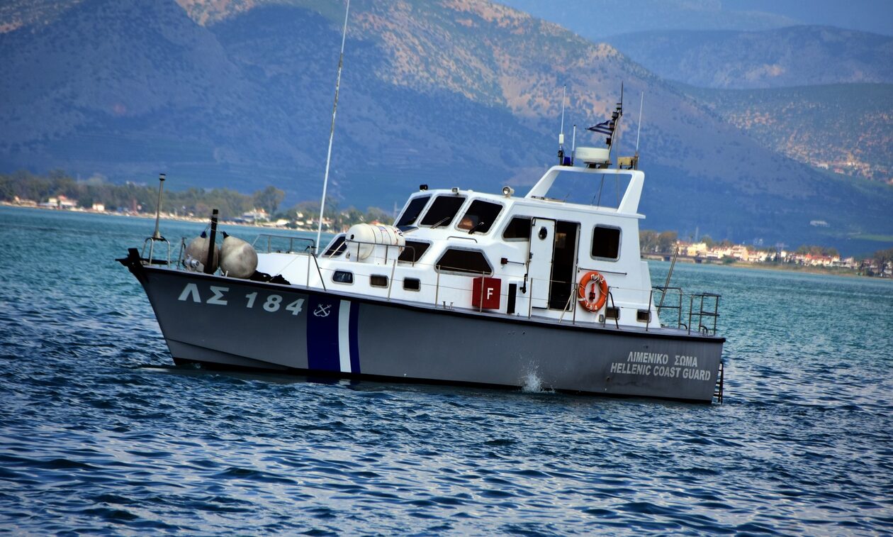 Χανιά: Ακυβέρνητο σκάφος στο νησάκι Αγίων Θεοδώρων - Τρεις οι επιβαίνοντες