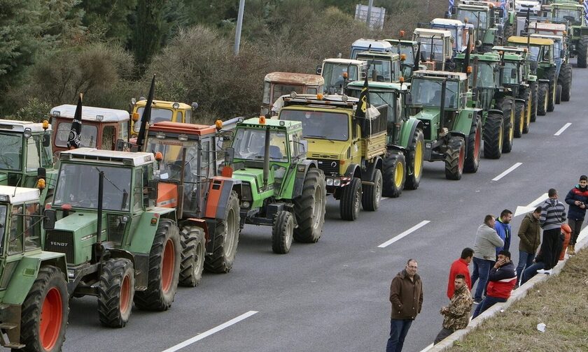 Έκλεισαν την Εθνική Οδό οι αγρότες στην Καρδίτσα