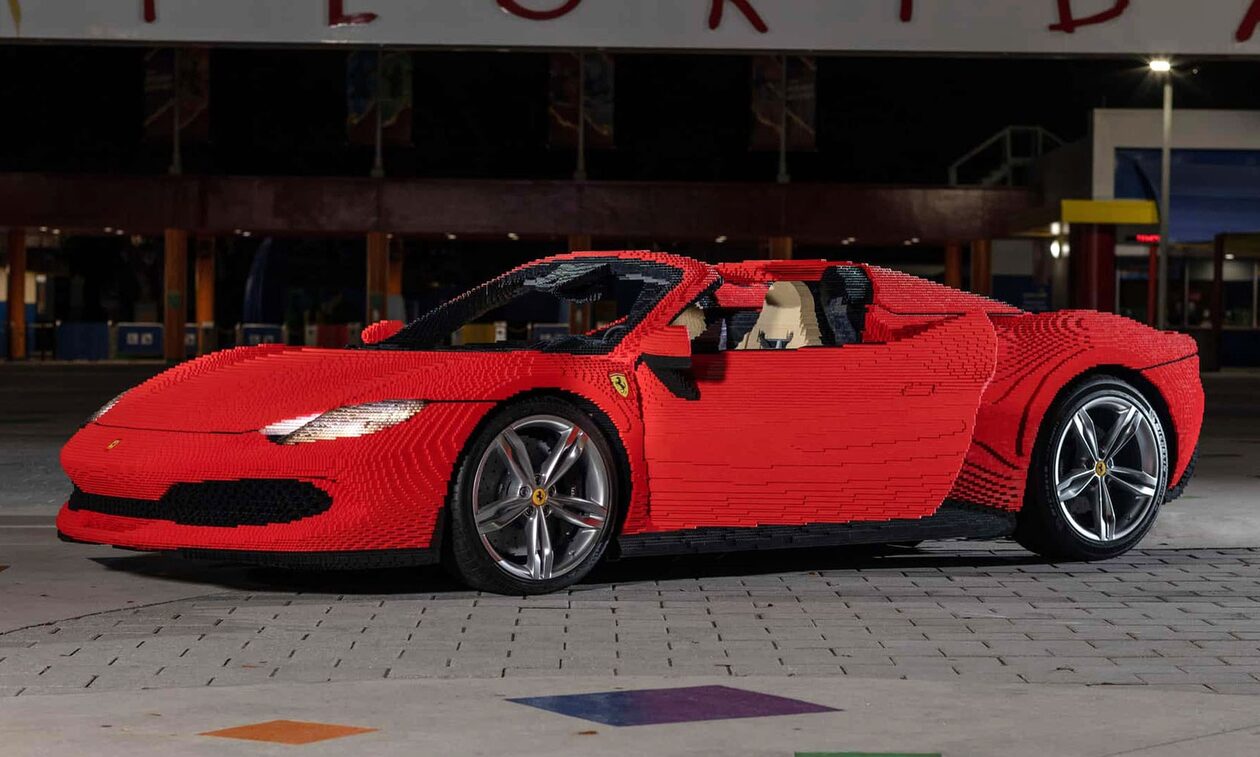 Αυτή η Ferrari είναι φτιαγμένη από χιλιάδες τουβλάκια
