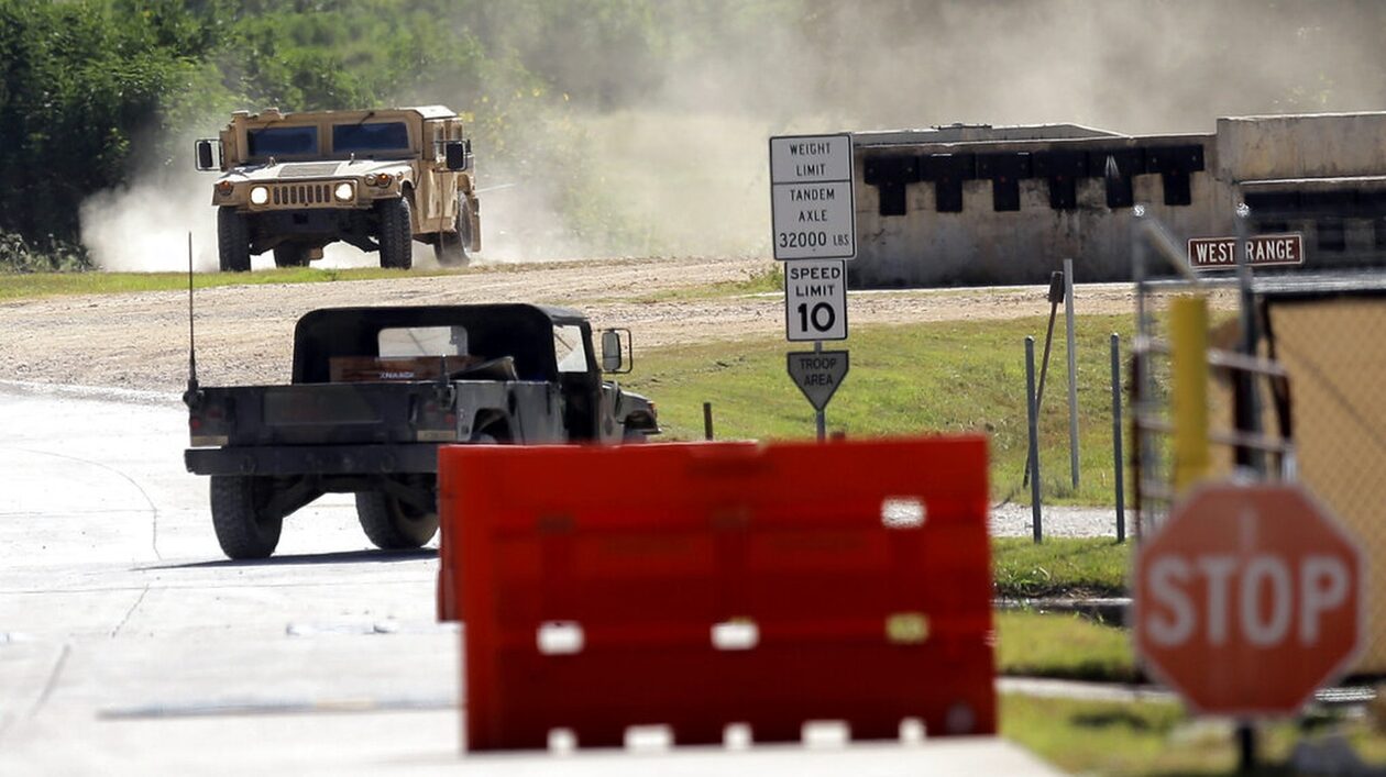 ΗΠΑ: Το Τέξας οικοδομεί στρατιωτική βάση στα σύνορα με το Μεξικό για τους μετανάστες