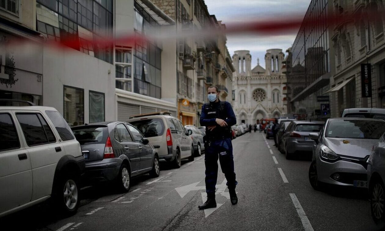 Γαλλία: Άνδρας "απείλησε" αστυνομικούς με "χασαπομάχαιρο" στο Παρίσι - Τον πυροβόλησαν 20 φορές