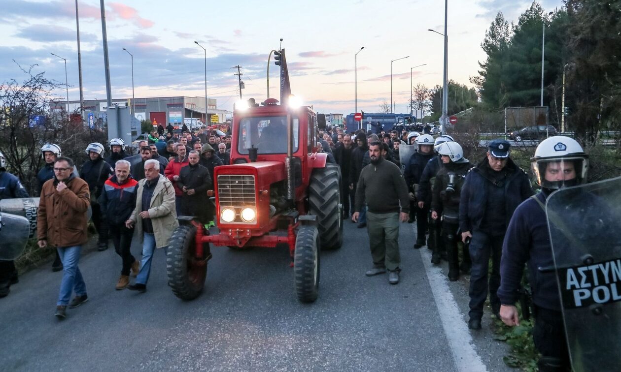 Αγρότες: Αντίστροφη μέτρηση για την έλευση στην Αθήνα - Σύσκεψη της ΕΛ.ΑΣ. ενόψει του συλλαλητηρίου
