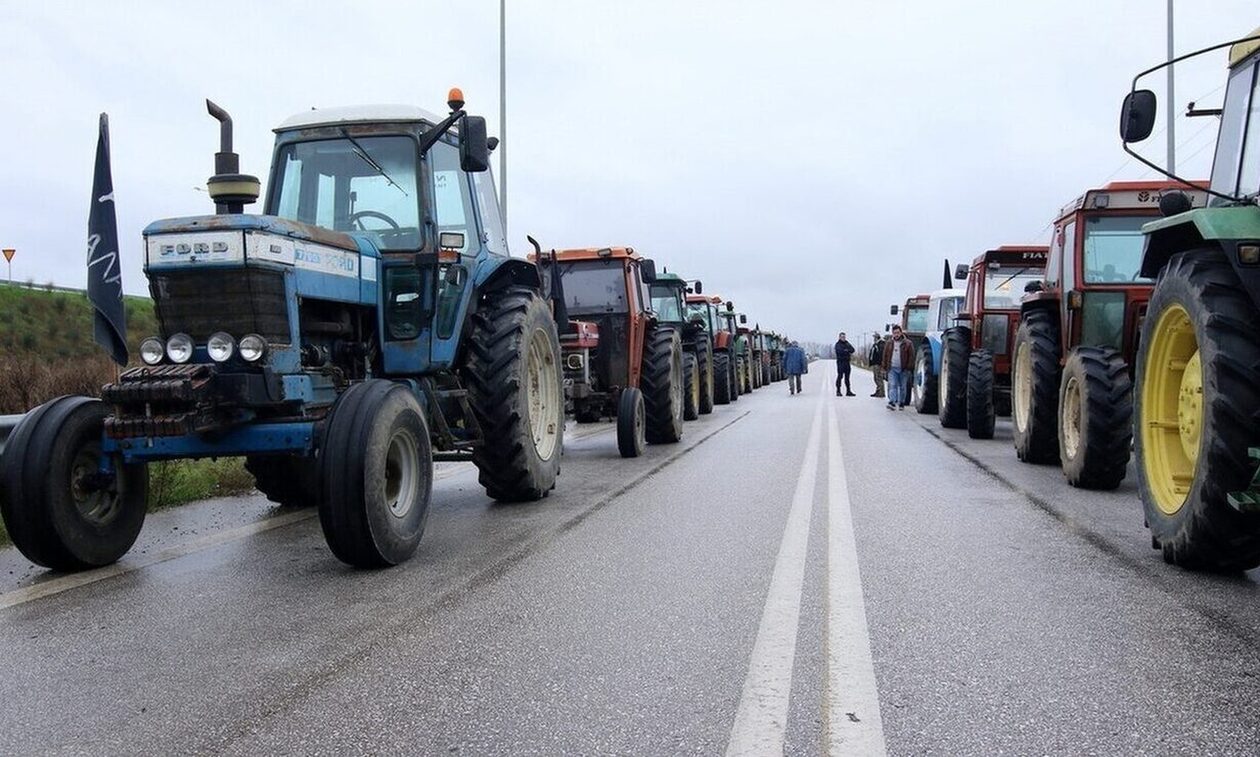 Συγκεντρώνονται οι αγρότες με τα τρακτέρ για την «απόβαση» στην Αθήνα - Ραντεβού στο Σύνταγμα