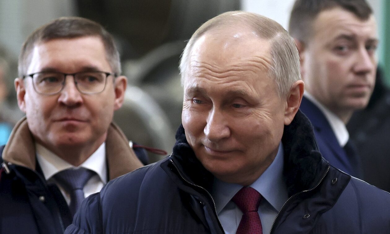 Washington Post: Ο Πούτιν δείχνει ασταμάτητος στη Ρωσία μετά τον θάνατο του Ναβάλνι