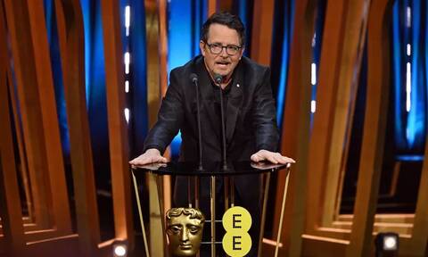 Μάικλ Τζέι Φοξ: Εμφανίστηκε με αμαξίδιο στη σκηνή των BAFTA - Αποθεώθηκε από το κοινό