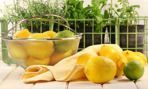 Τι μπορείτε να καθαρίσετε στην κουζίνα με χυμό λεμονιού