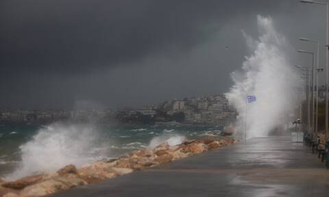 Καιρός - Σάκης Αρναούτογλου: Βροχές αύριο στην Αττική - Πού αναμένονται καταιγίδες και χιονοπτώσεις