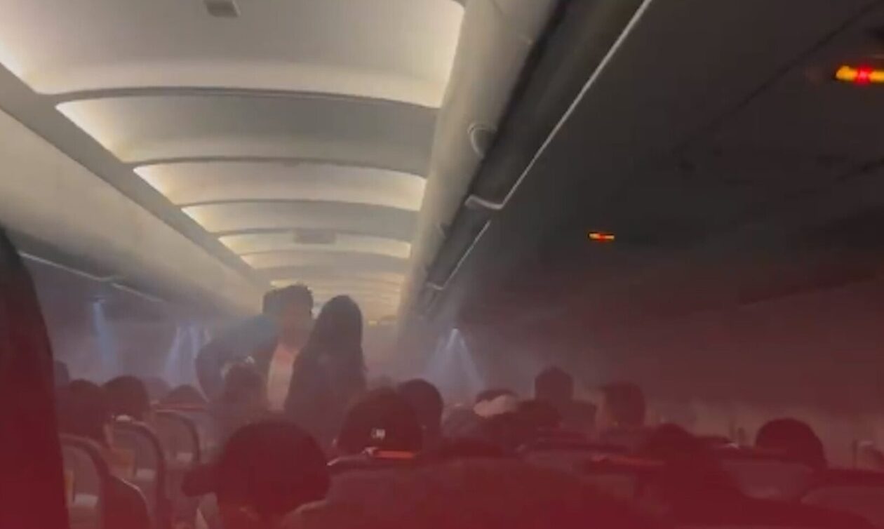 Πανικός σε πτήση αεροπλάνου: Έσκασε power bank, γέμισε καπνούς η καμπίνα επιβατών
