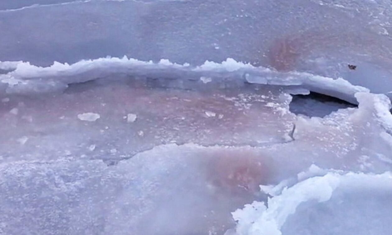 Το μυστήριο με τον «ματωμένο» πάγο στη Ρωσία