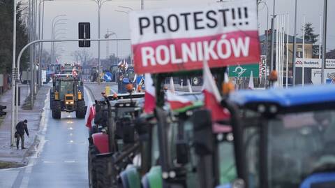 Πολωνία: Διαμαρτυρόμενοι αγρότες άδειασαν ουκρανικά δημητριακά στις ράγες του τρένου