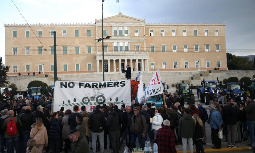 Αγρότες: Tρακτέρ «όργωσαν» την Αθήνα - Πότε φεύγουν από το Σύνταγμα - Τι δήλωσαν στο Newsbomb.gr
