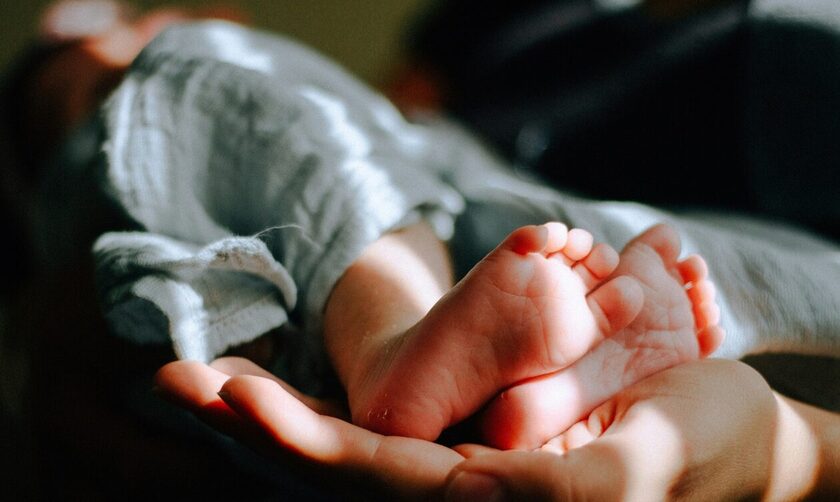 Αύξηση επιδόματος γέννησης: Στη Βουλή η τροπολογία