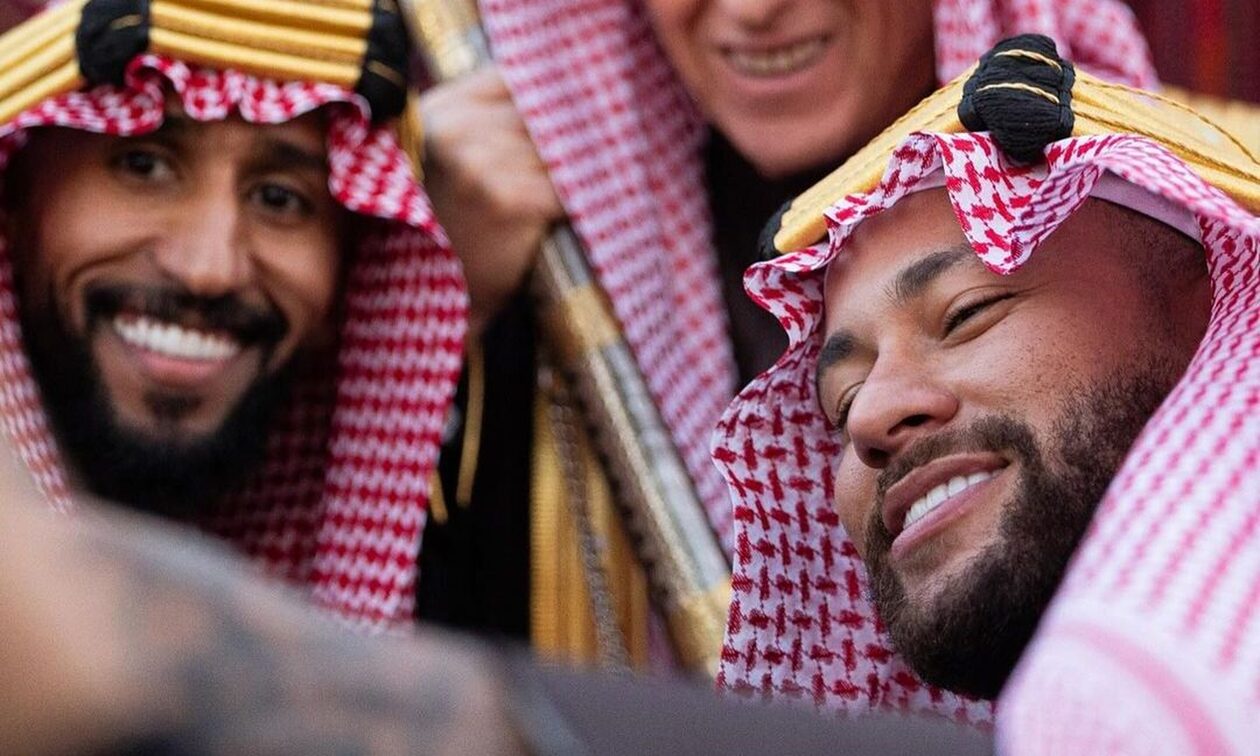 O Νεϊμάρ έγινε viral: Ντύθηκε Σαουδάραβας για την Ημέρα Ίδρυσης της χώρας (pics)