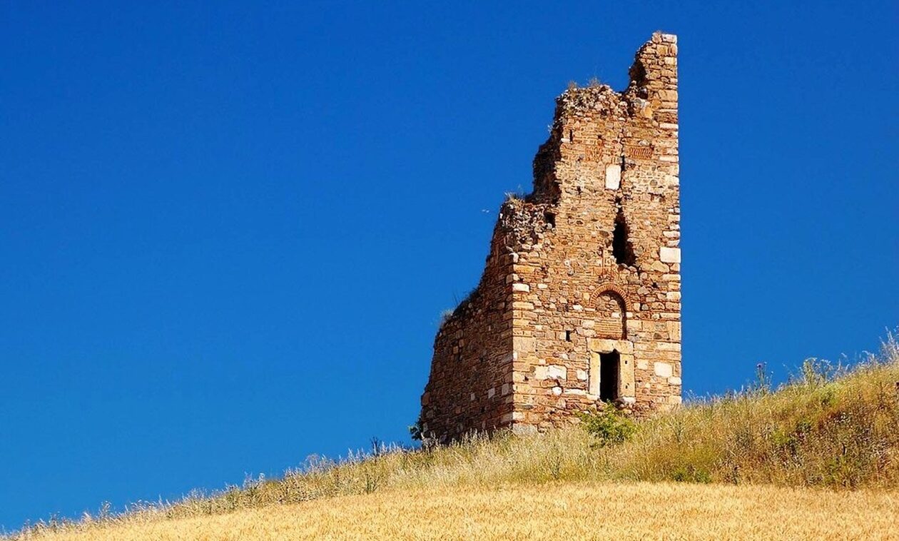Χαλκιδική: Ο επιβλητικός Πύργος των Μαριανών - Το πιο αξιόλογο δείγμα βυζαντινών κάστρων