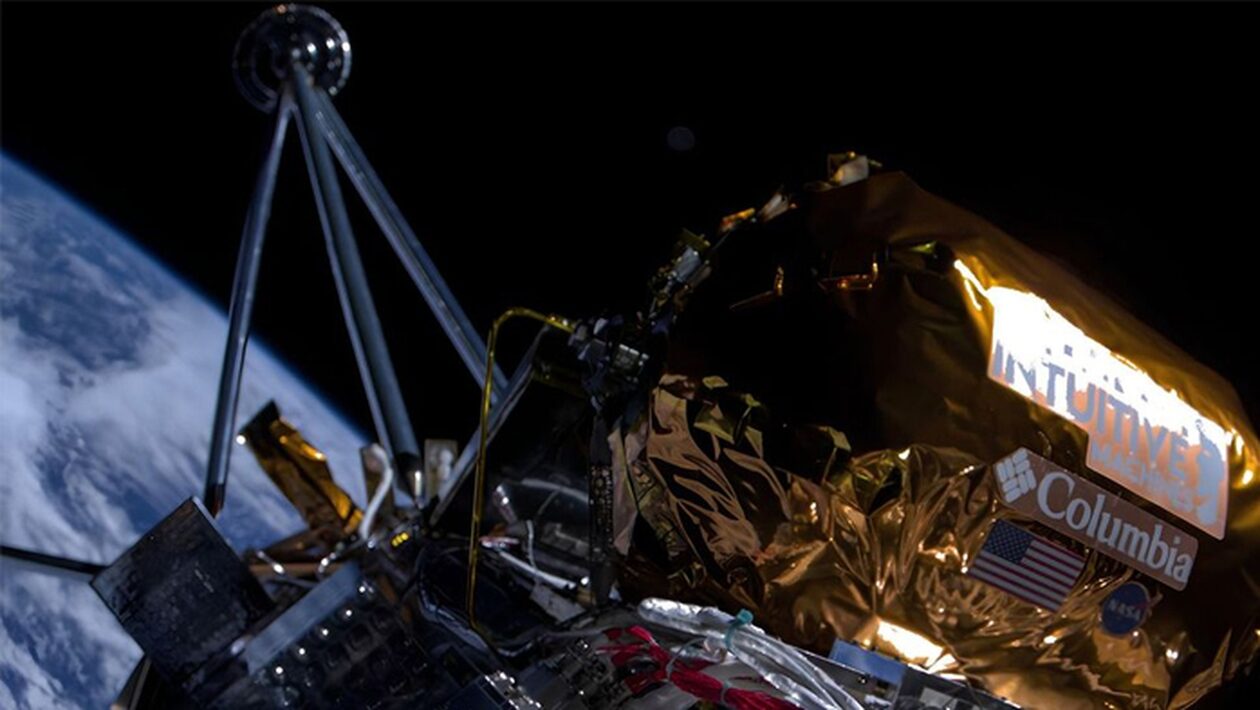 Σέλφι από το Διάστημα: Το ρομποτικό διαστημικό σκάφος «Odysseus» με φόντο τη... Γη